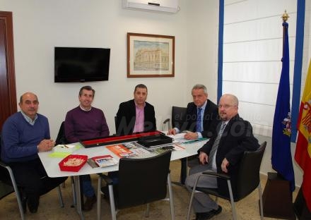 Javier Calderón ha mantenido una reunión con la junta directiva de ACOME para poner en com...